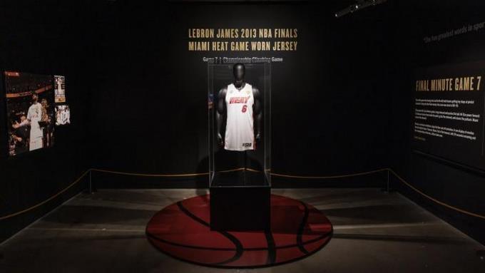  Un maillot de Lebron James vendu aux enchères pour la somme de 3,68 millions de dollars