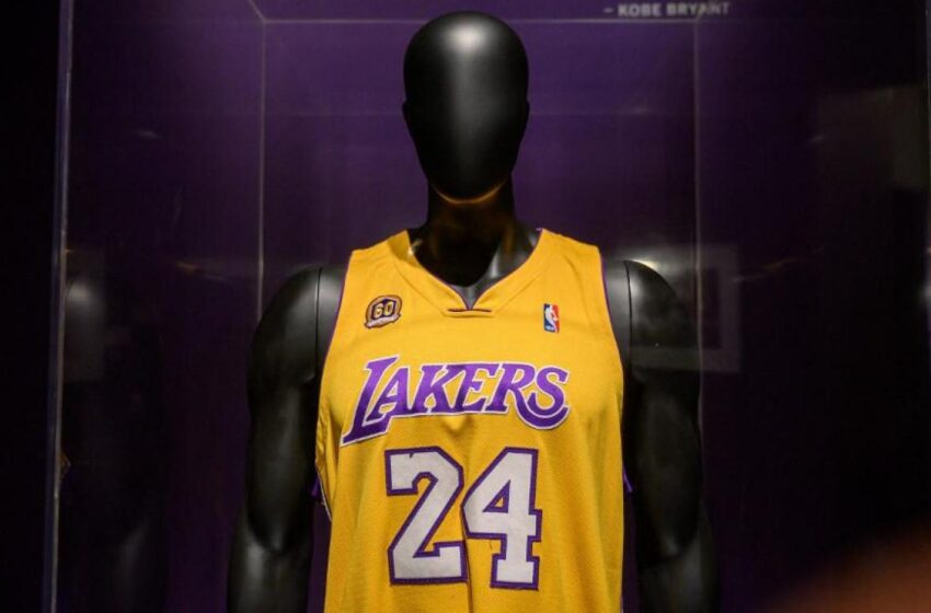  Vendu à 5.8 millions de dollars, le maillot de Kobe Bryant porté lors de la saison 2007-2008 devient le 3ème maillot de sport le plus cher vendu aux enchères