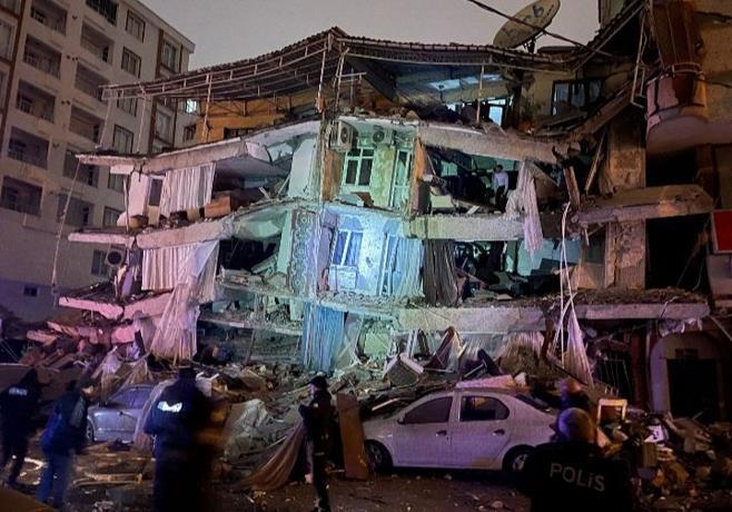  Un puissant seisme en Turquie et en Syrie fait plus de 1500 morts