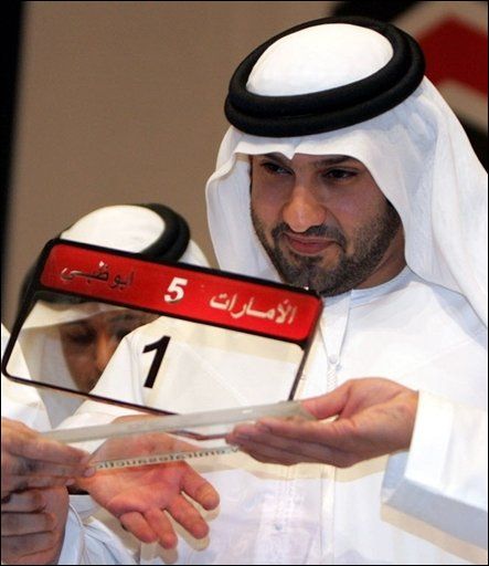  Une plaque d’immatriculation vendue 13 millions d’euros aux enchères à Dubaï