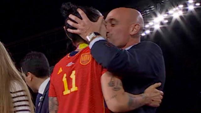  Luis Rubiales suspendu  de toutes activités footballistiques pendant 90 jours après avoir embrassé une joueuse