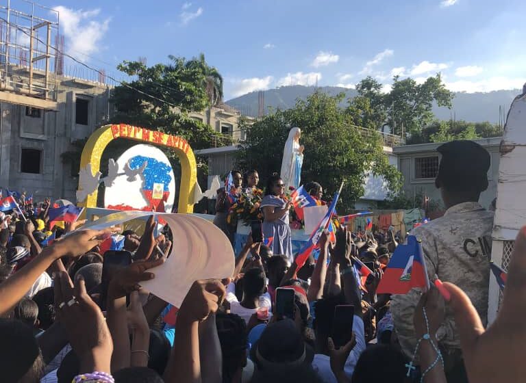  Procession Immaculée à Port-au-Prince: une marée de fidèles réclame secours pour Haïti