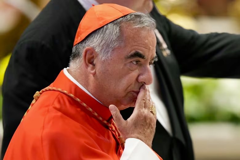  Le Cardinal condamné Giovanni Angelo Becciu plaide son innocence dans une affaire de fraude au Vatican